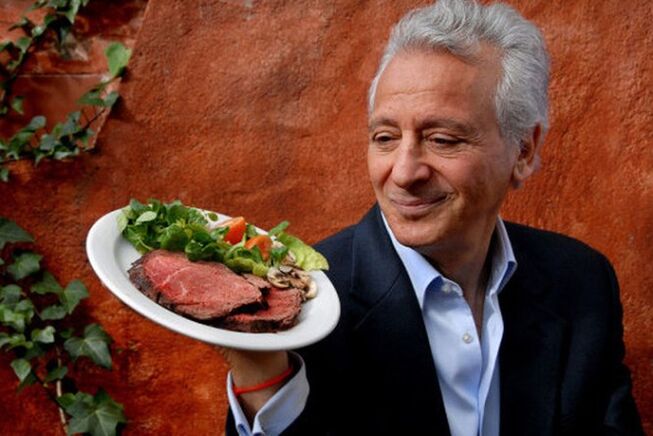 Pierre Ducan cun prato de carne e verduras