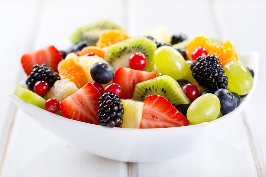 Ensalada de froitas no menú da dieta favorita